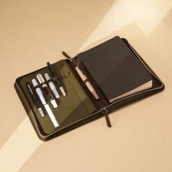 Endless Folio A5 In Green Leather -Pen & Paper Store 9f9302da 4975 4e88 ac0a 81983658c85b
