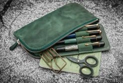 Galen Leather Slip-N-Zip Zippered 4 Slot Pen Pouch In Crazy Horse Forest Green